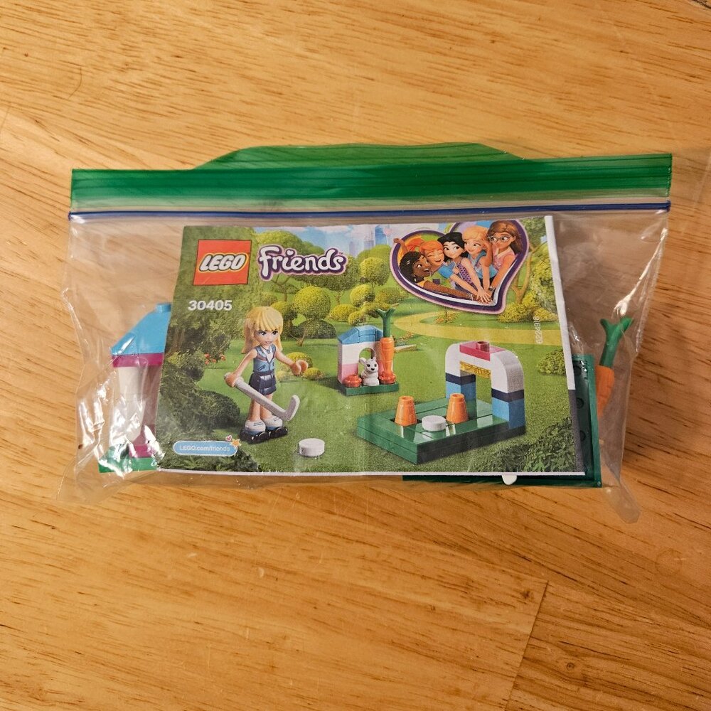 Lego Friends #30405 Stephanie's Hockey Practice.   -- ITEM #1899